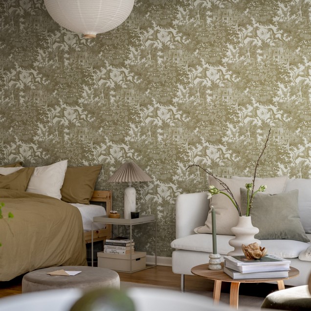 Tapet Fairy Tale Castle, Gold - Imagine cu tapet cu design magic ce include un castel din basm înconjurat de pădure, cu cai și păsări.