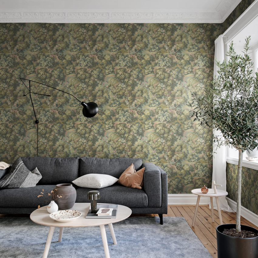 Tapet Blooming Park - Dark, cu design elegant, ilustrând un peisaj luxuriant cu copaci impunători și detalii florale delicate. Perfect pentru camere de zi, dormitoare sau hol.