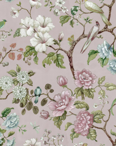 Tapet floral cu flori delicate și păsări delicate, în nuanțe pastelate de roz.