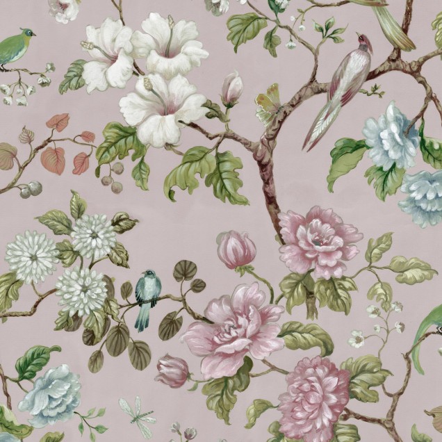 Tapet floral cu flori delicate și păsări delicate, în nuanțe pastelate de roz.