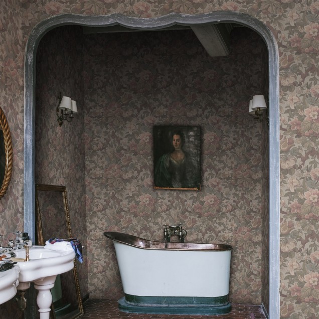 Tapet cu model floral vintage, culori pastelate, ideal pentru living, dormitor sau sufragerie