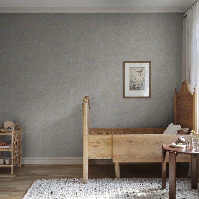 Tapet lavabil cu un design unic, ce combină nuanțe delicate de albastru cu detalii subtile în tonuri neutre.