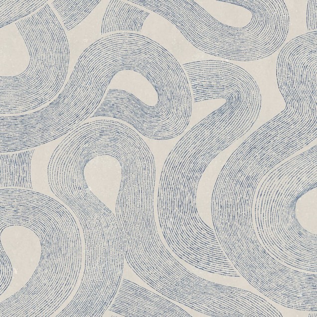 Tapet cu model abstract albastru indigo aplicat pe perete