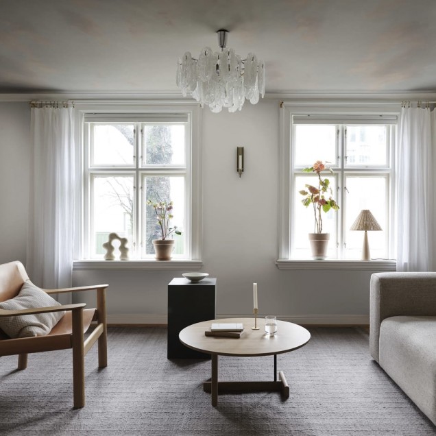 Tapet lavabil cu model de nori albastri pal, perfect pentru decorarea dormitoarelor și camerelor de zi.