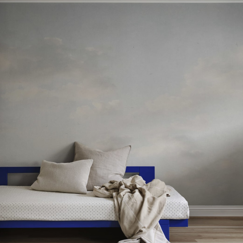 Tapet lavabil cu model de nori albastri pal, perfect pentru decorarea dormitoarelor și camerelor de zi.
