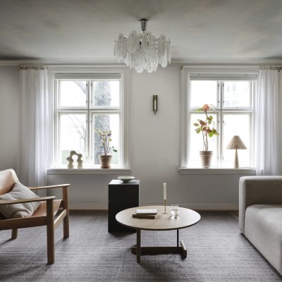 Tapet lavabil cu design de nori, albastru deschis.