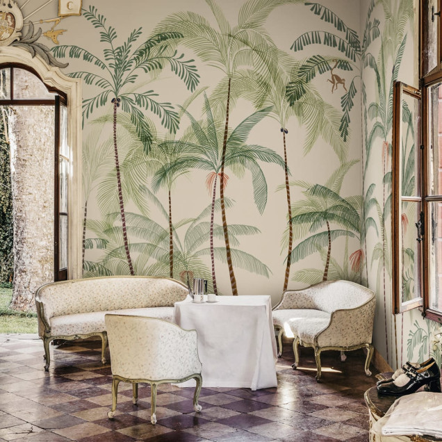 Tapet cu palmiere verzi într-un living elegant
