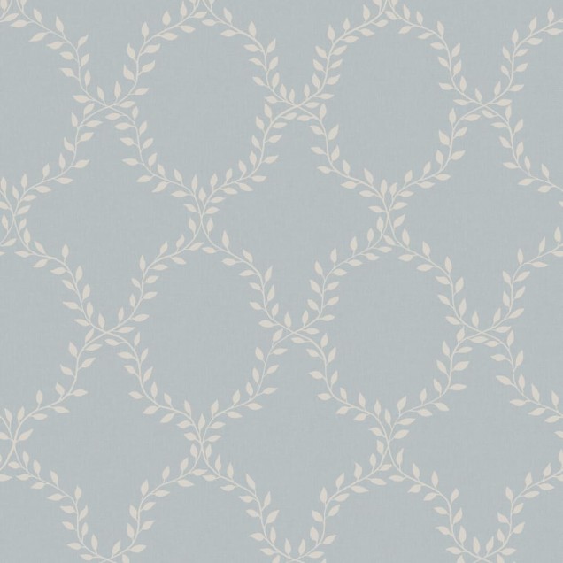 Tapet lavabil cu model floral delicat, Wilma Misty Blue, pe un perete din living