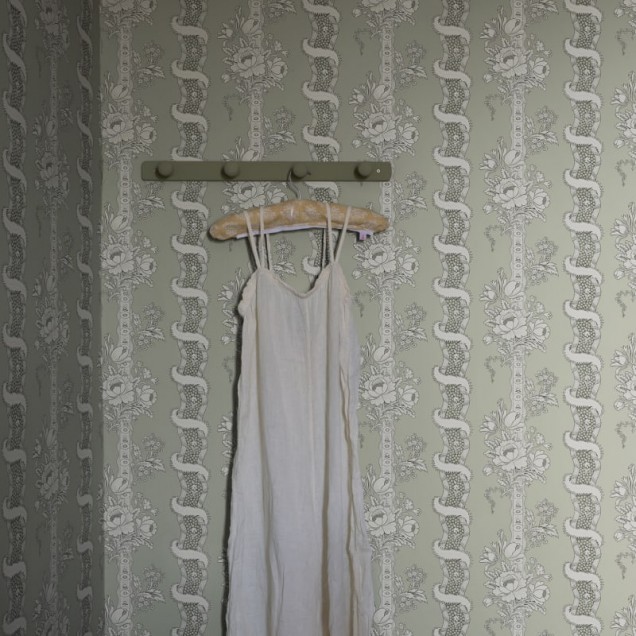 Tapet Alexandra Sage Green cu design floral delicat