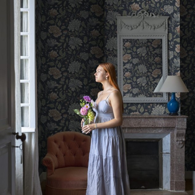 Tapet lavabil cu design floral clasic in nuante de albastru si roz pal