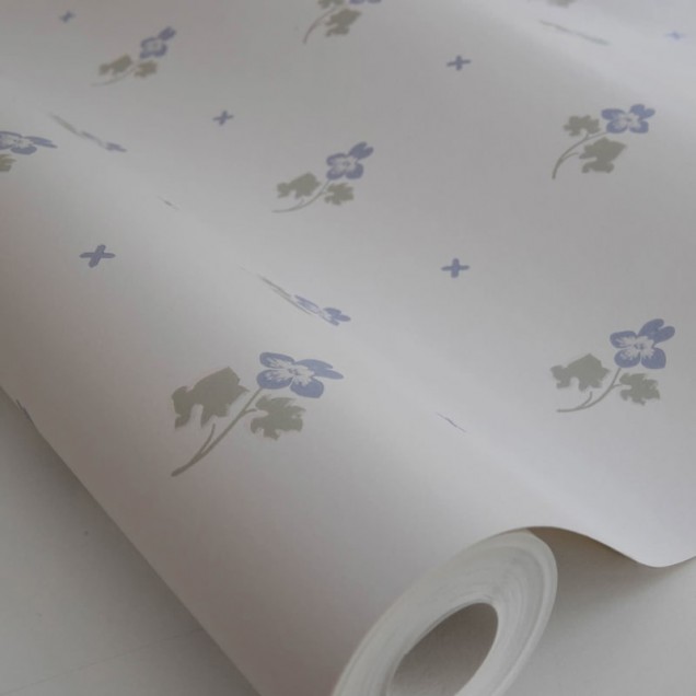 Tapet cu model delicat de flori, perfect pentru a crea o atmosferă calmă și primitoare.