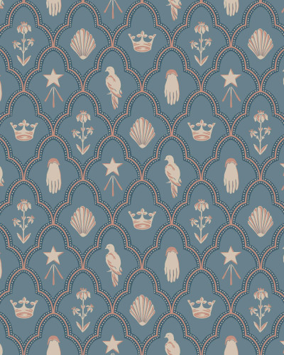 Tapet Turtledove Barn Indigo Blue, cu un design delicat cu motive florale, în nuanțe de albastru pastel.
