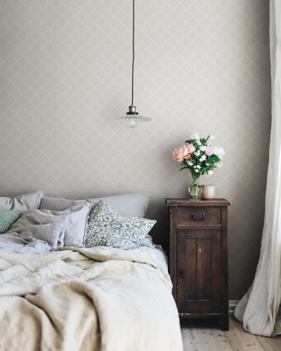 Tapet Trellis Gray cu model geometric delicat, in nuanta de gri.