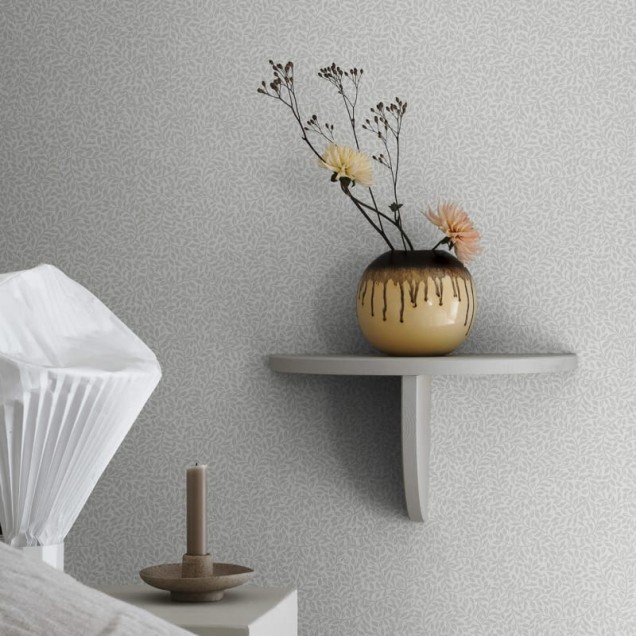 Tapet lavabil Bladverk Garden Green cu model discret de frunze mici, culoare verde deschis.