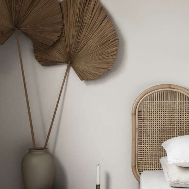 Imaginea prezintă un alb, minimalist, perfect pentru a crea o atmosferă calmă și primitoare în bucătăria ta.