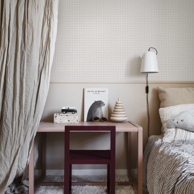 Tapet lavabil cu model de carouri roz pal, ideal pentru dormitor sau living