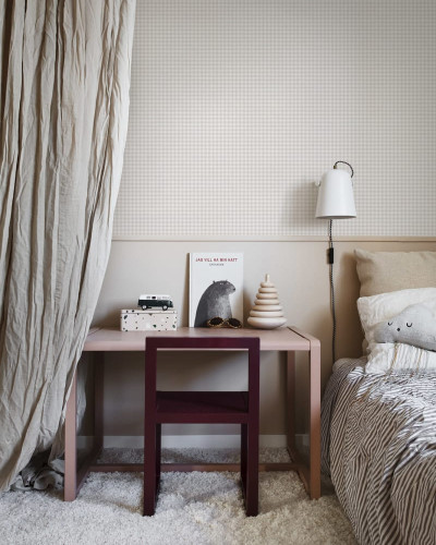 Tapet lavabil cu model de carouri roz pal, ideal pentru dormitor sau living