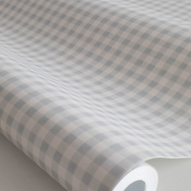 Tapet lavabil Ruta Misty Blue, cu un model delicat de carouri în nuanțe de albastru deschis, perfect pentru a crea o atmosferă relaxantă în orice cameră.
