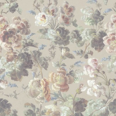 Cameră de zi sau bucătărie elegantă cu tapet floral Ines Beige pe pereți și tavan, cu mobilier clasic și accente vintage.