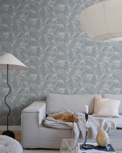 Tapet lavabil cu un design floral elegant, in nuante de albastru estompat.