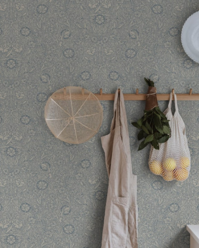 Tapet cu model floral in nuante de albastru indigo