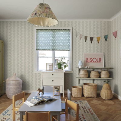 Tapet lavabil cu design elegant cu valuri delicate în nuanțe de verde.