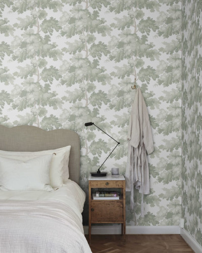 Tapet lavabil cu design elegant, cu copaci în nuanțe de verde deschis pe un fundal alb.