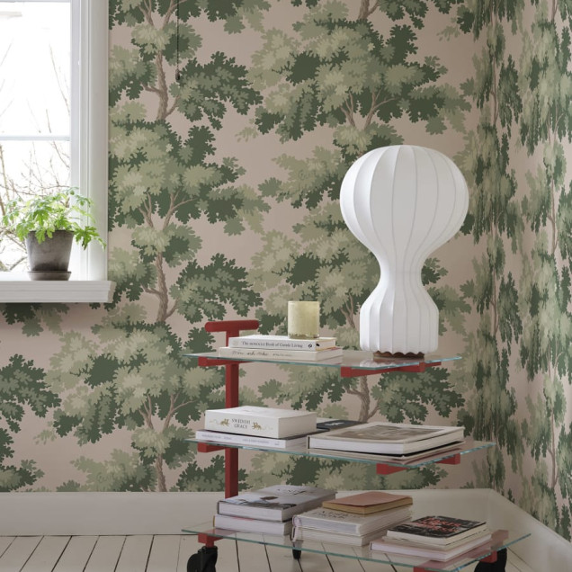 Tapet lavabil Raphaël Pink cu design de copaci, în tonuri de roz și verde.