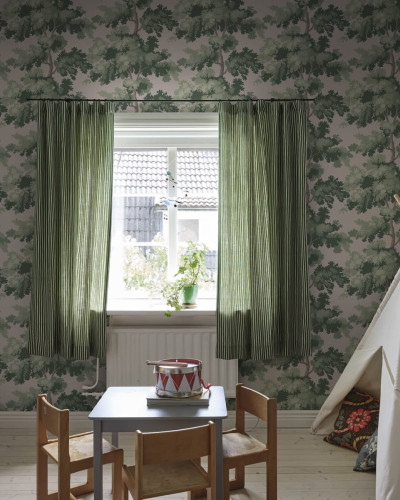 Tapet lavabil Raphaël Pink cu design de copaci, în tonuri de roz și verde.