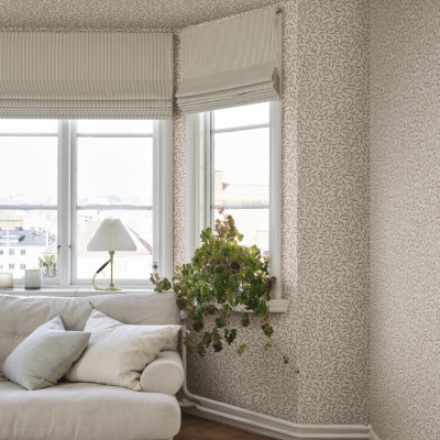 Tapet cu frunze delicate, Karolina Hazel, ideal pentru un interior elegant si primitor.
