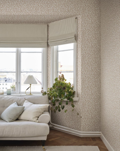 Tapet cu frunze delicate, Karolina Hazel, ideal pentru un interior elegant si primitor.