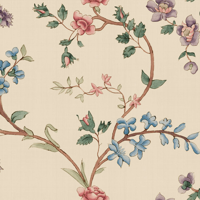 Tapet lavabil cu model floral in nuante pastelate, pe un fundal crem, cu flori roz, albastre si mov. Tapetul este aplicat pe peretele din bucatarie, langa o masa si scaune.