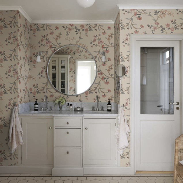 Tapet floral pastelat, lavabil, cu flori delicate, perfect pentru dormitoare, livinguri sau holuri.