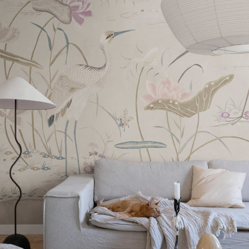 Tapet lavabil cu design clasic, cu o nota de mister. Imaginea prezinta pasari delicate pe fundalul unui lac.