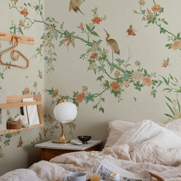 Tapet lavabil cu un design floral elegant, perfect pentru a adăuga o notă de rafinament oricărei camere.