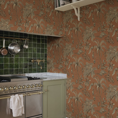Tapet cu model tropical de palmieri pe fundal terracotta