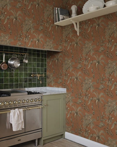 Tapet cu model tropical de palmieri pe fundal terracotta