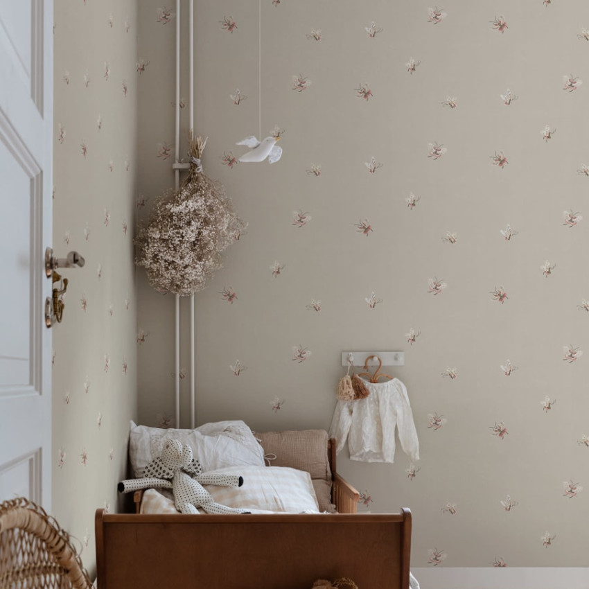 Tapet lavabil Butterflies Misty Blue cu fluturi delicati pe un fundal albastru pastelat