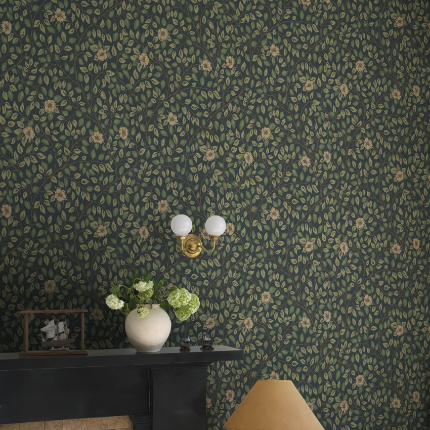 Tapet floral verde într-o bucătărie modernă