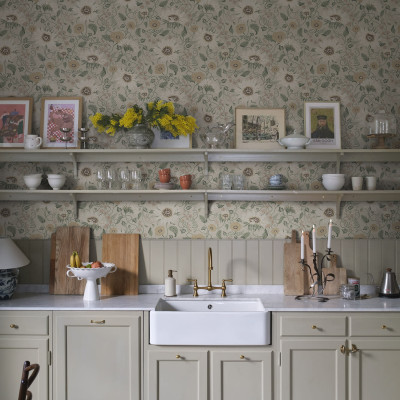 Tapet floral vintage într-o bucătărie elegantă