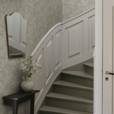 Tapet floral albastru, ideal pentru decorarea interioară