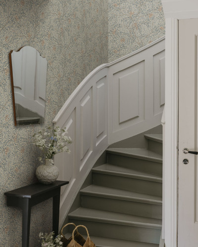 Tapet floral albastru, ideal pentru decorarea interioară