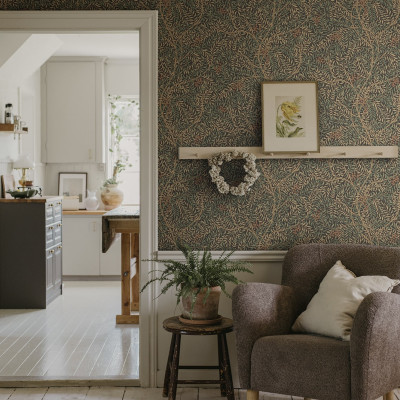 Tapet floral antracit intr-o camera decorata cu gust