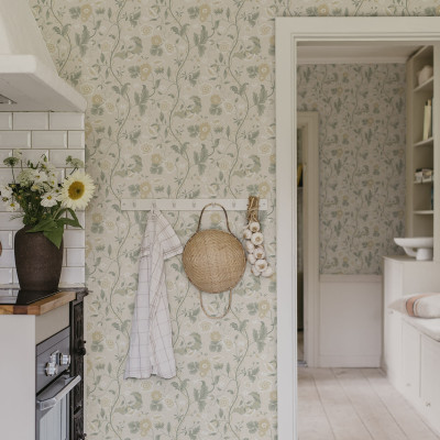 Tapet floral crem cu design delicat în bucătărie