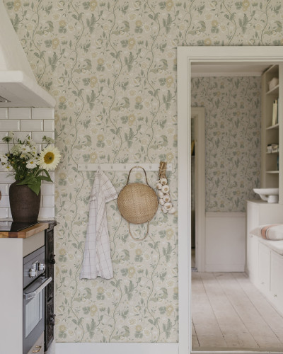 Tapet floral crem cu design delicat în bucătărie