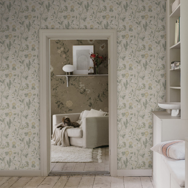Tapet floral crem cu design delicat în bucătărie