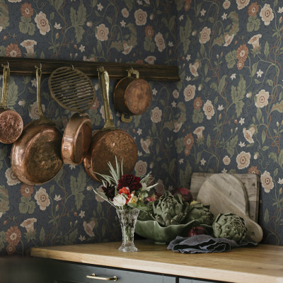 Tapet floral bleumarin Ulla, ideal pentru un decor elegant