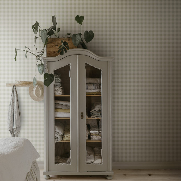 Tapet cu model carouri verde, ideal pentru design interior modern