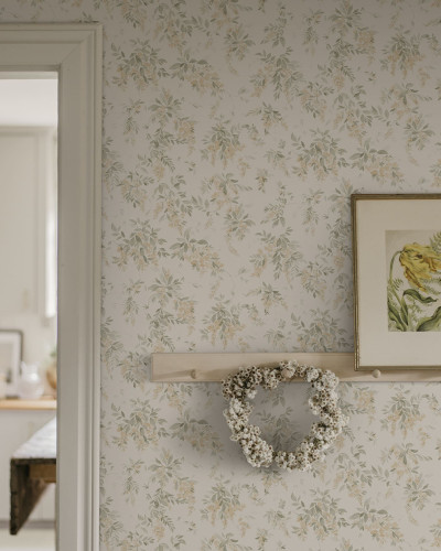 Tapet floral elegant cu frunze verzi și flori galbene