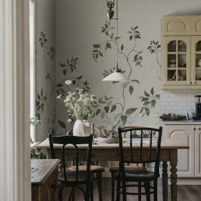 Fototapet floral verde într-o bucătărie elegantă